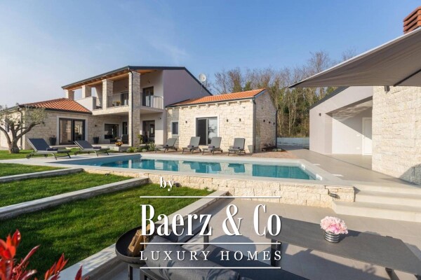 photo 8 Sveti Lovreč, a beautiful villa with a swimming pool on a landscaped garden of 1874m2