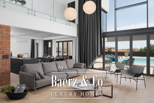 photo 4 Liznjan, an imposing villa with a swimming pool