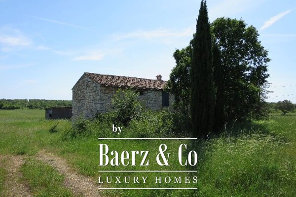 photo 4 Rovinj, impressive stone house on land plot 138.800 m2