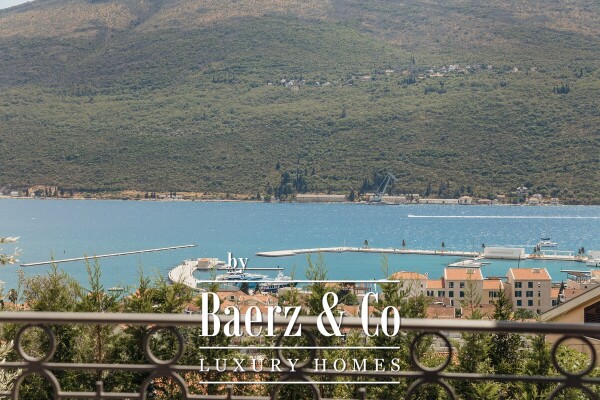 photo 2 Seaview Three Bedroom Apartment in Luxury Complex near Marina