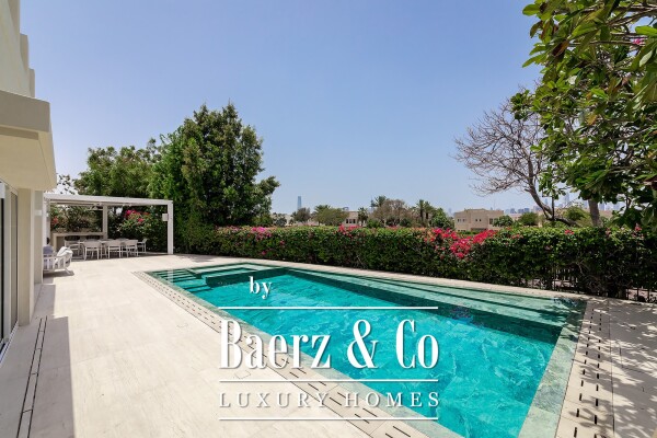 photo 4 Beautiful upgrades | Fully Furnished | Lake view