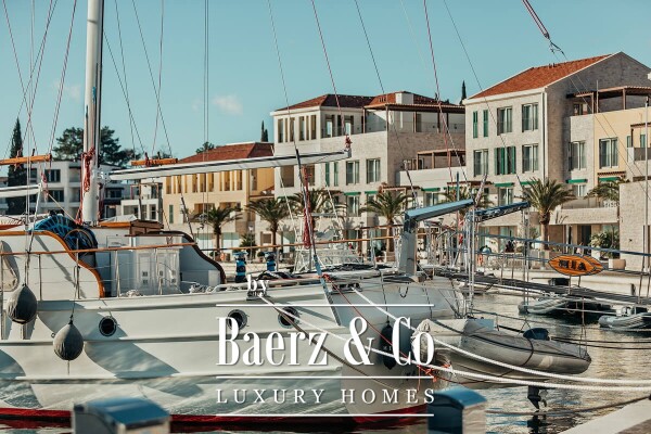 photo 6 Luxurious Three Bedroom Apartment with a Seaview