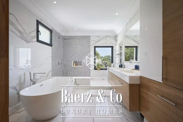 photo 10 Beautiful villa a few minutes from the town centre