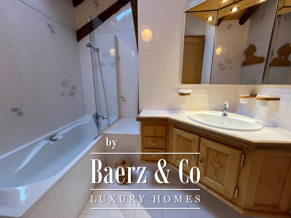 photo 10 Pleasant Village House, Close to the Shops