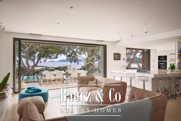 photo 10 Waterfront Villa with Private access to the beach and Dock - Le Lavandou