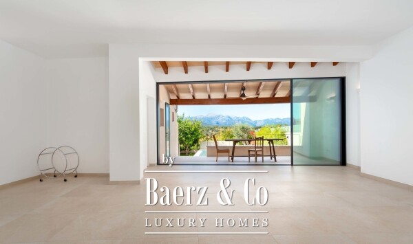 photo 6 Exquisite renovated townhouse with pool and mountain view