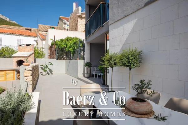 photo 22 Vis, Komiža, newly built house in the center of town