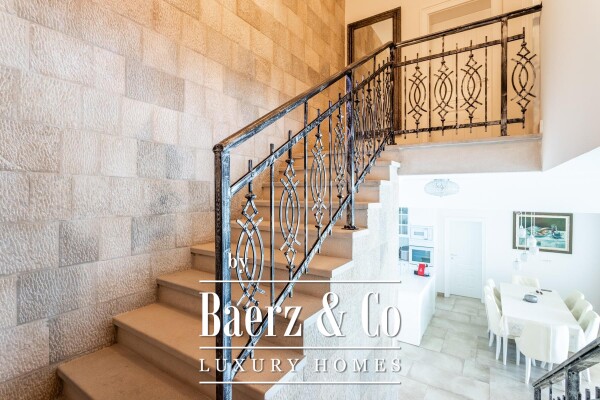 photo 10 Mimice, jedinstvena vila s bazenom i idiličnom okućnicom