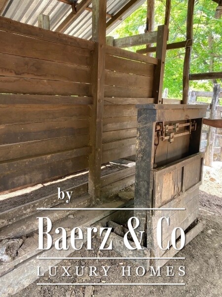 photo 4 Street 24 x 29 