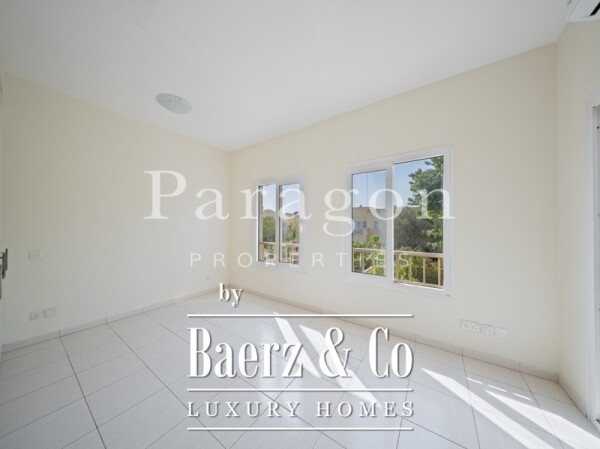 photo 2 Great Condition | Vacant | Close to Pool and Park