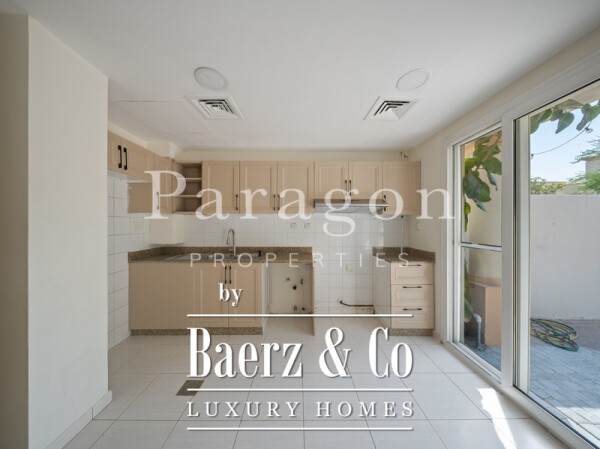 photo 5 Great Condition | Vacant | Close to Pool and Park