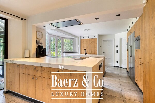 photo 12 Unieke villa op AAA locatie in hartje Vriesdonk met praktijk/bureelruimte!