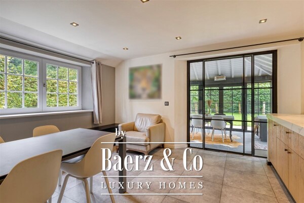 photo 16 Unieke villa op AAA locatie in hartje Vriesdonk met praktijk/bureelruimte!