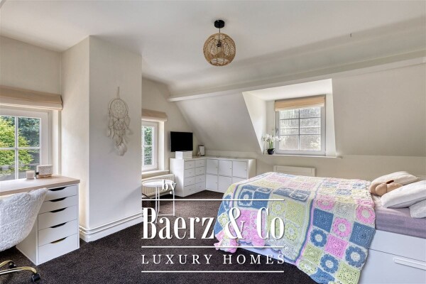 photo 31 Unieke villa op AAA locatie in hartje Vriesdonk met praktijk/bureelruimte!