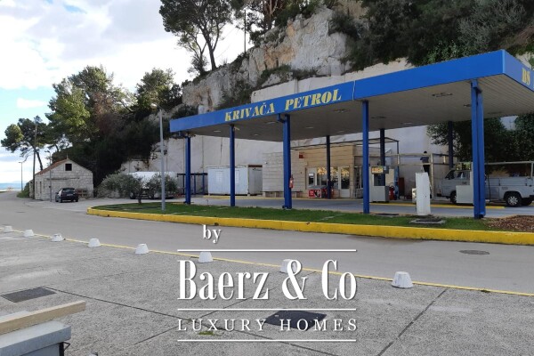 photo 12 Brač, Selca – seafront house with apartments and business premises