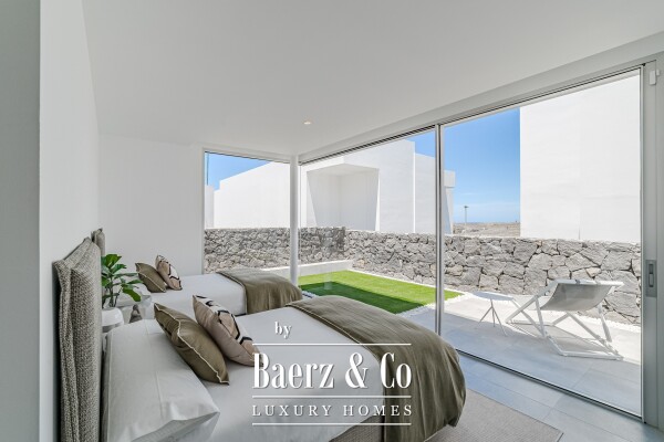 photo 13 Newly built beachfront villa in a residential area.