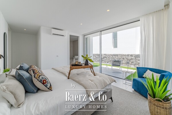 photo 14 Newly built beachfront villa in a residential area.