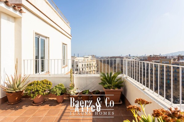 photo 1 Àtic en venda a Eixample Dret