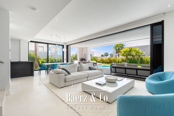photo 2 Villa - Marbella East - Ref: 8716